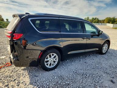Vista de 2021 CHRYSLER PACIFICA TOURING L, ángulo 3