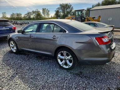 Vista de 2011 FORD TAURUS SHO, ángulo 2
