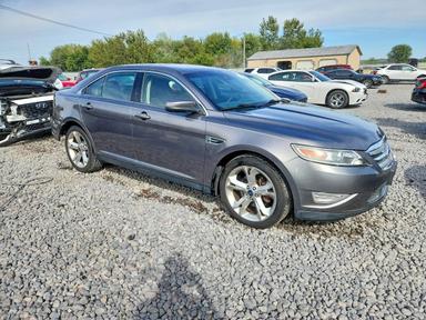 Vista de 2011 FORD TAURUS SHO, ángulo 4