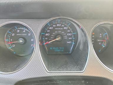 Vista de 2011 FORD TAURUS SHO, ángulo 9