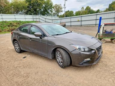 Vue de 2015 MAZDA 3 SPORT, angle 4