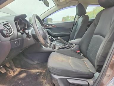 Vue de 2015 MAZDA 3 SPORT, angle 7