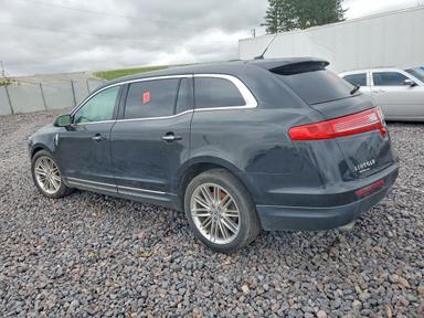 Vista de 2015 LINCOLN MKT, ángulo 2