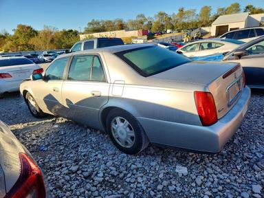 Vista de 2004 CADILLAC DEVILLE, ángulo 2