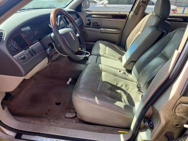 منظر 2010 LINCOLN TOWN CAR SIGNATURE LIMITED، زاوية 7