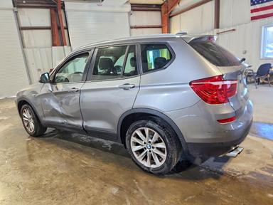 منظر 2017 BMW X3 XDRIVE28I، زاوية 2