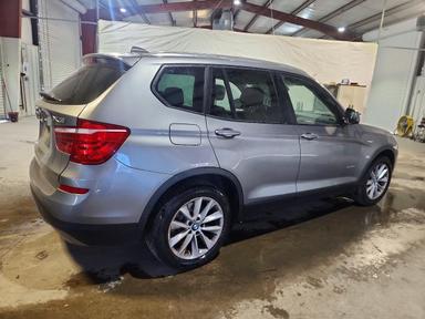 منظر 2017 BMW X3 XDRIVE28I، زاوية 3
