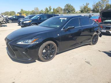 Vue de 2022 LEXUS ES 300H F SPORT, angle 1