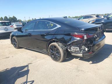 Vue de 2022 LEXUS ES 300H F SPORT, angle 2
