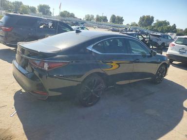 Vue de 2022 LEXUS ES 300H F SPORT, angle 3