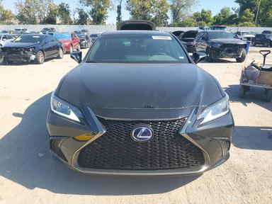 Vue de 2022 LEXUS ES 300H F SPORT, angle 5