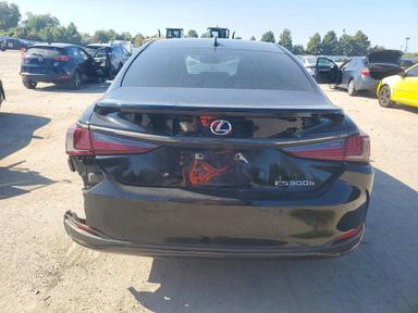 Vue de 2022 LEXUS ES 300H F SPORT, angle 6