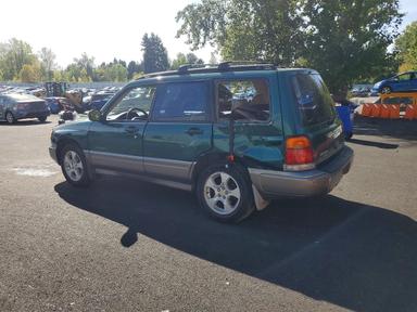 Vue de 1999 SUBARU FORESTER S, angle 2