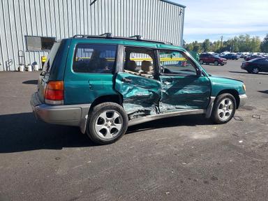 Vue de 1999 SUBARU FORESTER S, angle 3
