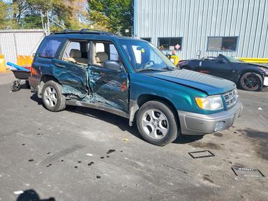 Vue de 1999 SUBARU FORESTER S, angle 4