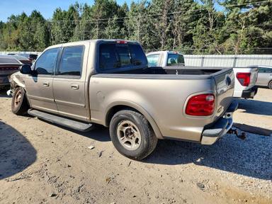 Vista de 2002 FORD F150 SUPERCREW, ángulo 2