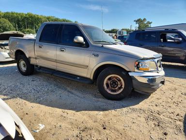 Vista de 2002 FORD F150 SUPERCREW, ángulo 4