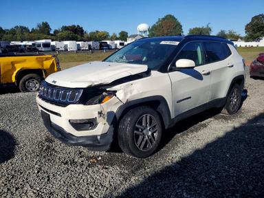 Vue de 2018 JEEP COMPASS LATITUDE, angle 1