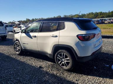Vue de 2018 JEEP COMPASS LATITUDE, angle 2