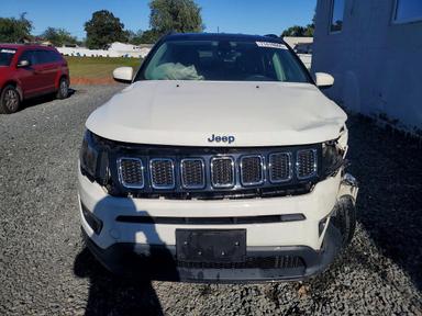 Vue de 2018 JEEP COMPASS LATITUDE, angle 5