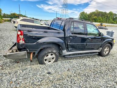 Vue de 2004 FORD EXPLORER, angle 3