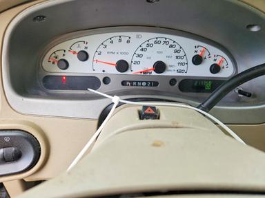 Vue de 2004 FORD EXPLORER, angle 9