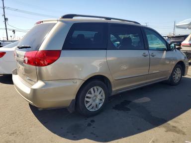 منظر 2006 TOYOTA SIENNA LE 8 PASSENGER، زاوية 3