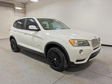 Vista de 2013 BMW X3 XDRIVE28I, ángulo 4