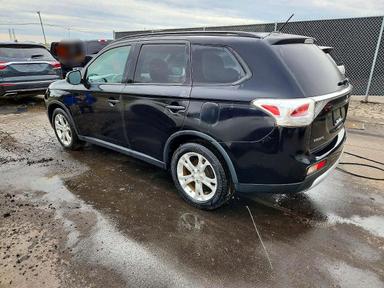 Vue de 2015 MITSUBISHI OUTLANDER SE, angle 2