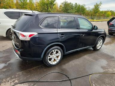 Vue de 2015 MITSUBISHI OUTLANDER SE, angle 3