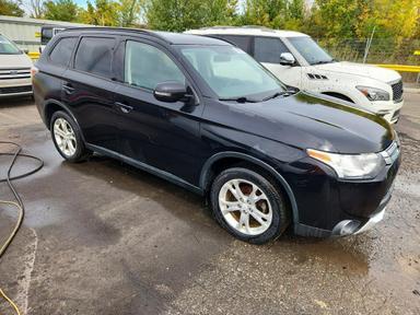 Vue de 2015 MITSUBISHI OUTLANDER SE, angle 4