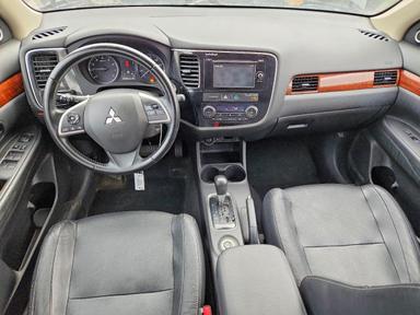 Vue de 2015 MITSUBISHI OUTLANDER SE, angle 8