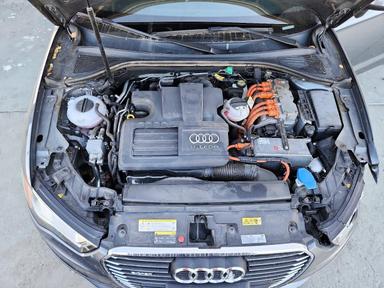 منظر 2016 AUDI A3 E-TRON PREMIUM، زاوية 11