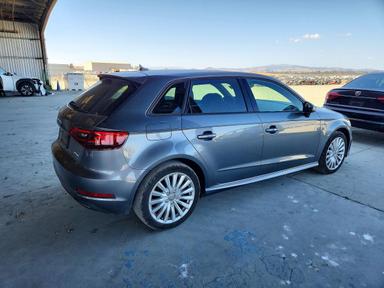 منظر 2016 AUDI A3 E-TRON PREMIUM، زاوية 3