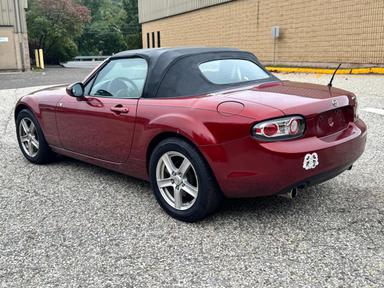 منظر 2010 MAZDA MX-5 MIATA، زاوية 3