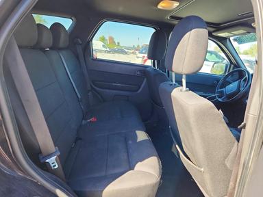 Vue de 2010 FORD ESCAPE XLT, angle 10
