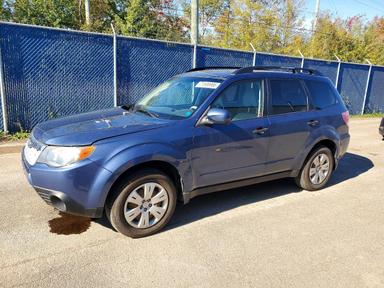 Vue de 2011 SUBARU FORESTER 2.5X, angle 1