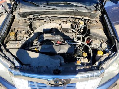 Vue de 2011 SUBARU FORESTER 2.5X, angle 12