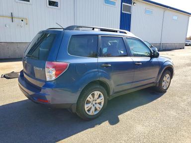 Vue de 2011 SUBARU FORESTER 2.5X, angle 3