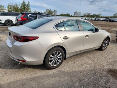 Vista de 2022 MAZDA 3 PREFERRED, ángulo 3