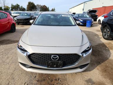 Vista de 2022 MAZDA 3 PREFERRED, ángulo 5