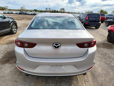 Vista de 2022 MAZDA 3 PREFERRED, ángulo 6