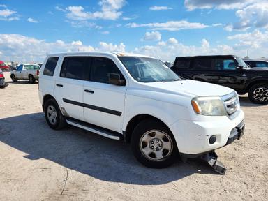 Vue de 2011 HONDA PILOT LX, angle 4