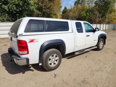 Vista de 2012 GMC SIERRA K1500 SLE, ángulo 3