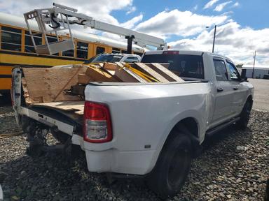 2022 RAM 3500 TRADESMAN view, angle 3