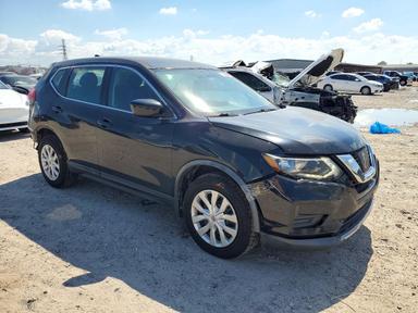 Vue de 2017 NISSAN ROGUE S, angle 4