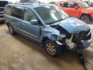 Vue de 2012 CHRYSLER TOWN &amp; COUNTRY TOURING, angle 4