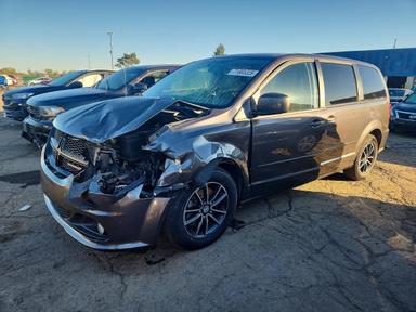 Вид 2015 DODGE GRAND CARAVAN SXT, угол 1