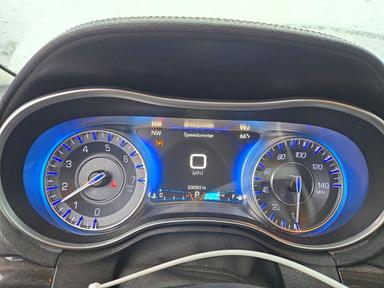 2015 CHRYSLER 300 LIMITED view, angle 9