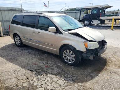 Vue de 2014 CHRYSLER TOWN &amp; COUNTRY TOURING, angle 4